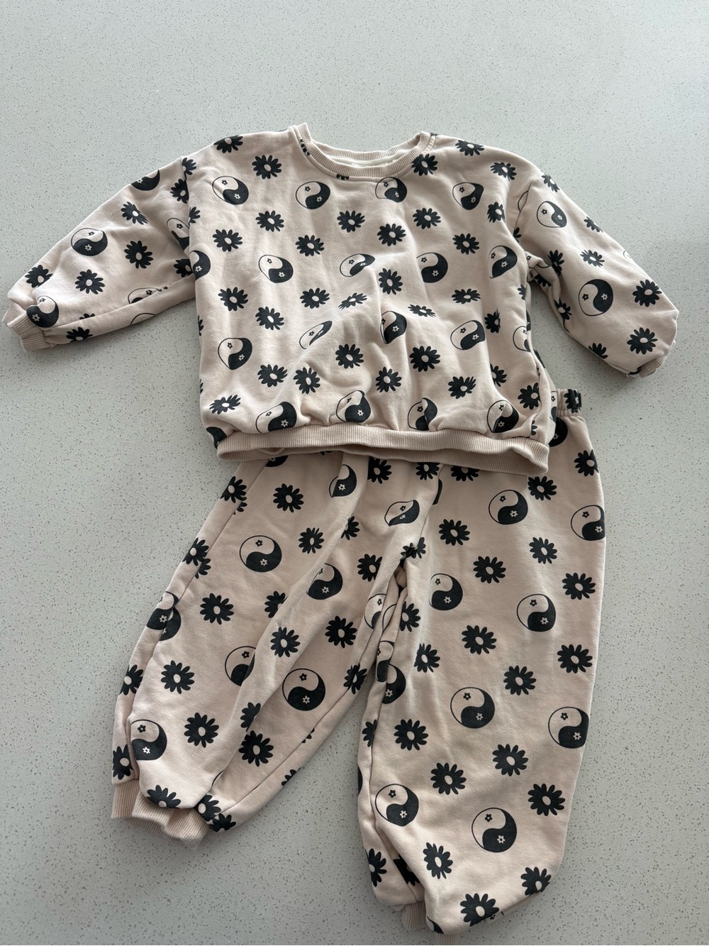 Indy & Pippa Beige Yin Yang Flower Set